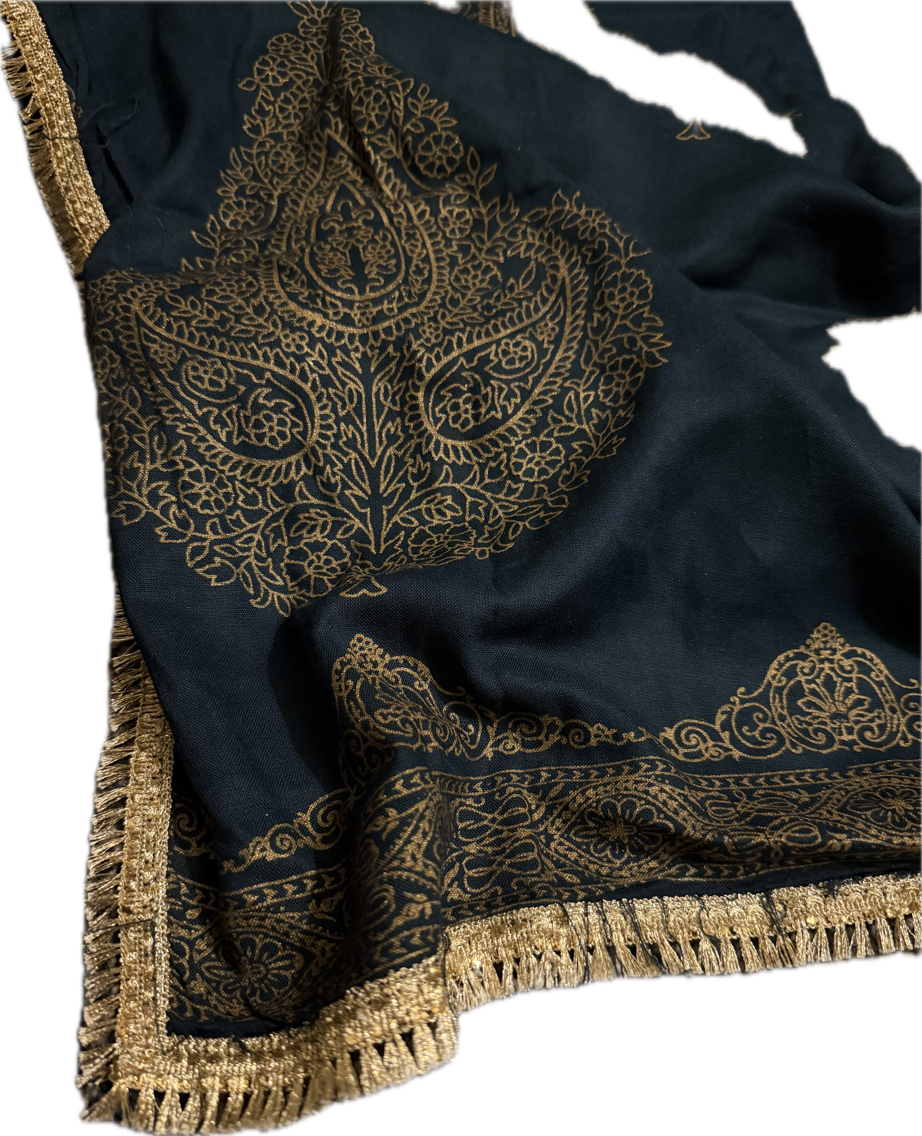 Linen shawl with four sided lace
